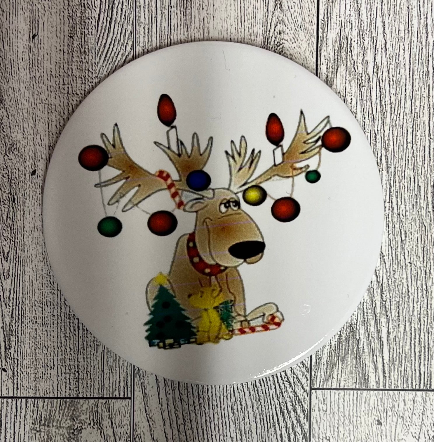 Round Ceramic Coater Reindeer with Christmas balls